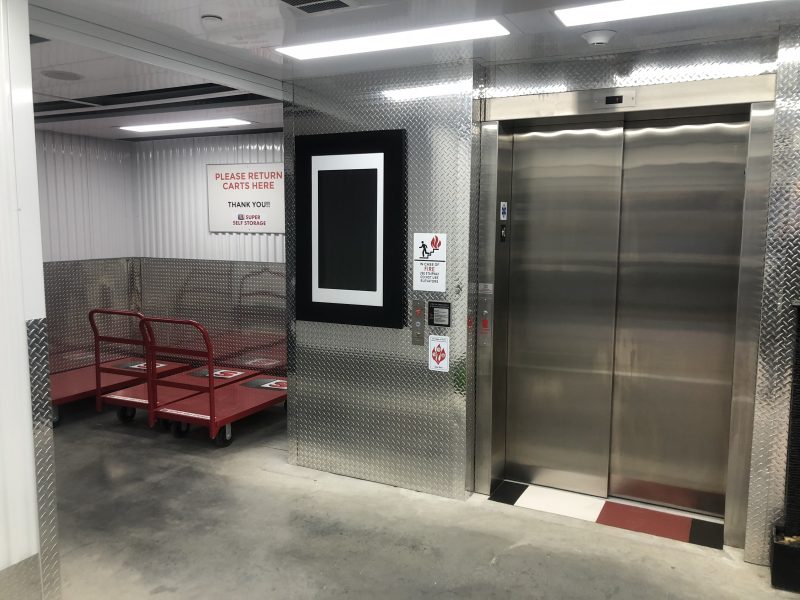 Easy access elevator
